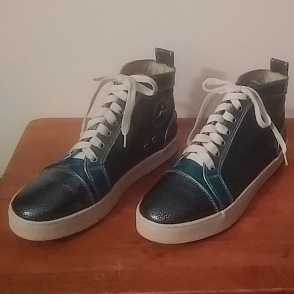 mens navy louboutin trainers